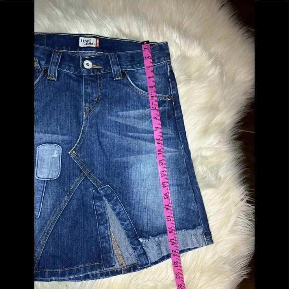 Levi’s asymmetrical vent distressed/patch works denim skirt sz 3
